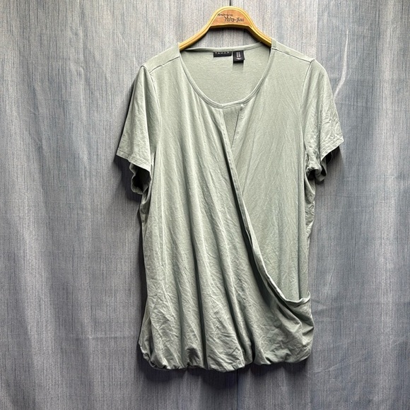 Tahari Tops - Tahari green short sleeve shirt size 1X